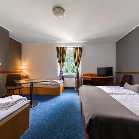 Prague Hotel Carl Inn Restaurant & Free Parking Kültér fotó
