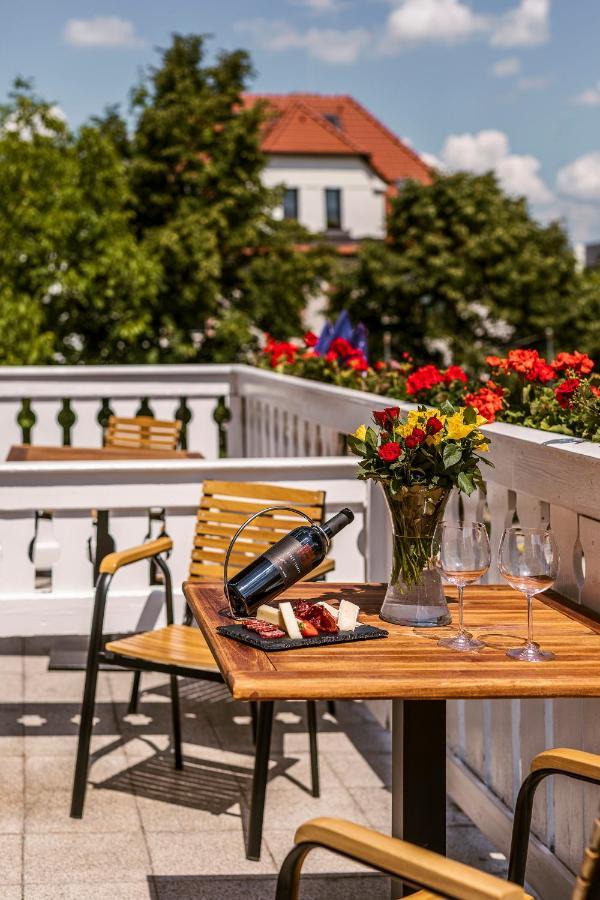 Prague Hotel Carl Inn Restaurant & Free Parking Kültér fotó