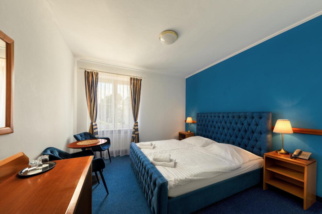 Prague Hotel Carl Inn Restaurant & Free Parking Kültér fotó