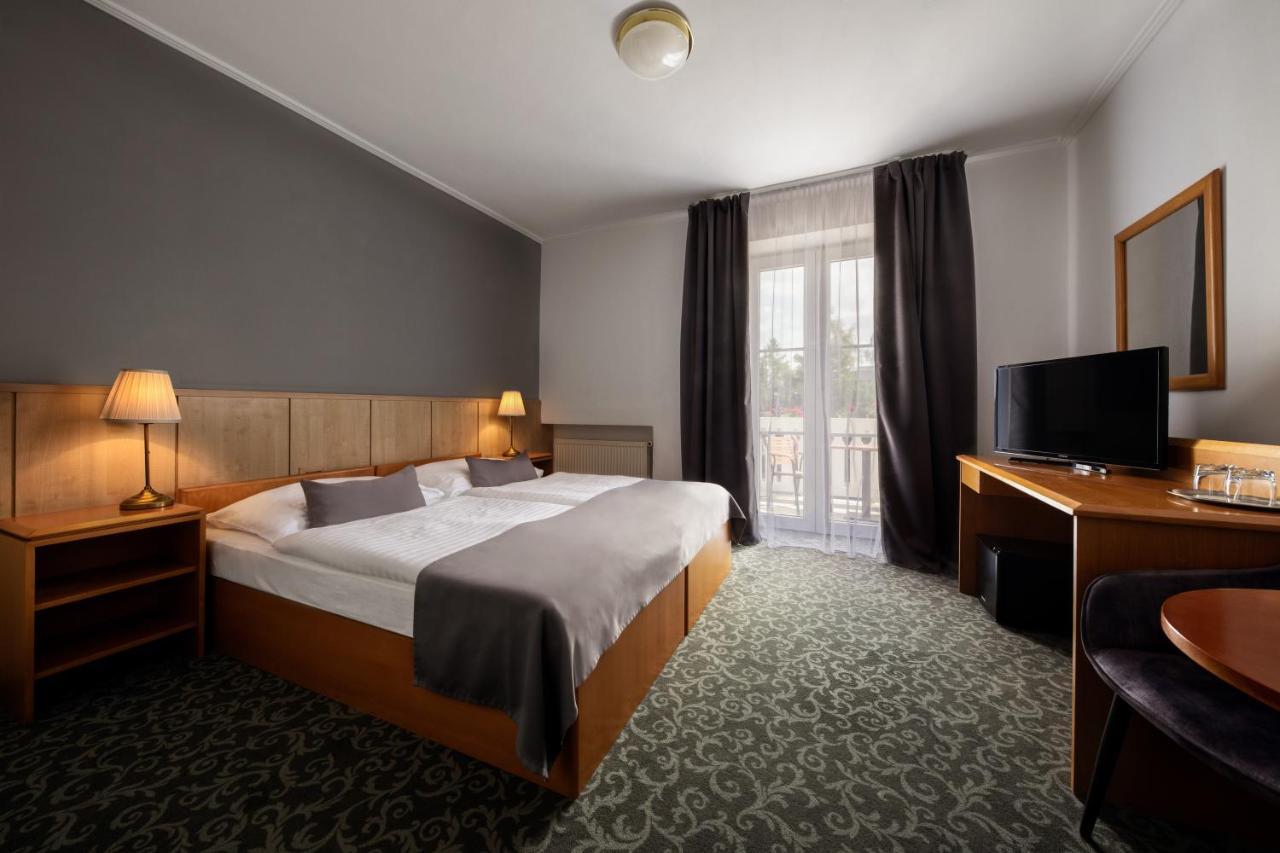 Prague Hotel Carl Inn Restaurant & Free Parking Kültér fotó
